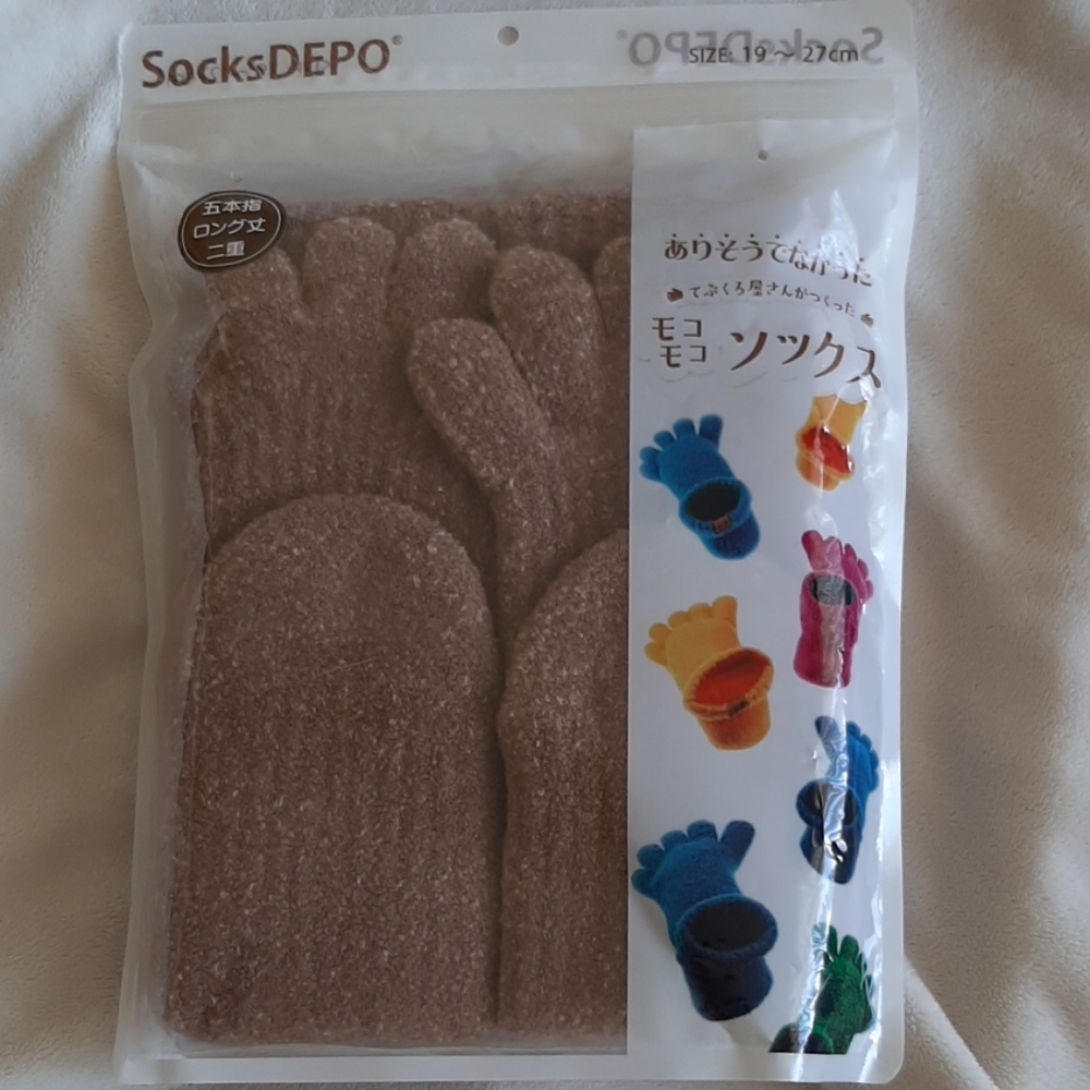 Warm orange toe socks, made in Japan